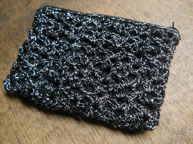 LACY SCALLOPS Pouch
