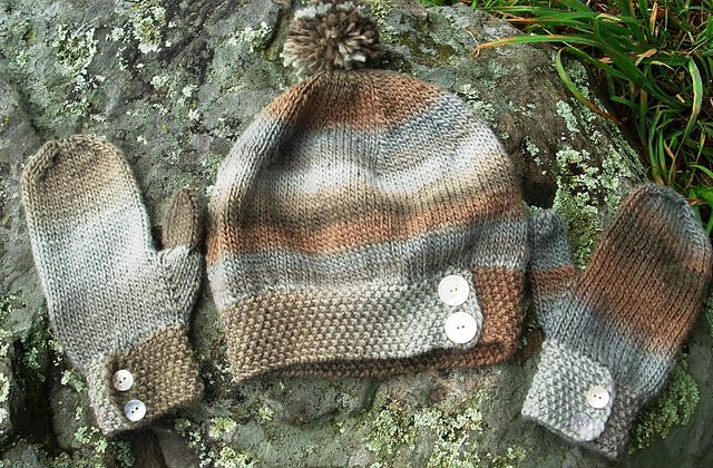 Button Band slouch hat and mitten set