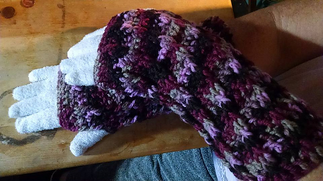 Twisted Cable Finger-less Gloves