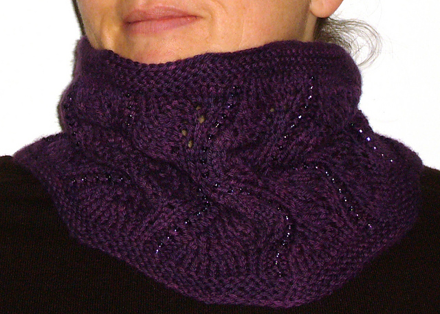 Beaded cowl and mitts