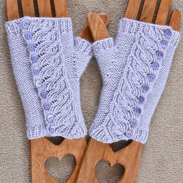 Nest button up mitts