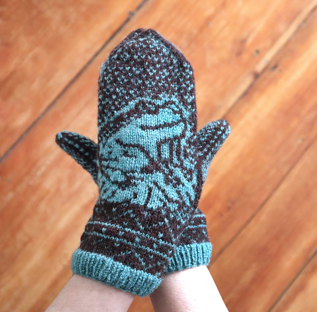 Ravelry: ♥ Another Day, Another Frog mittens pattern by bunnymuff