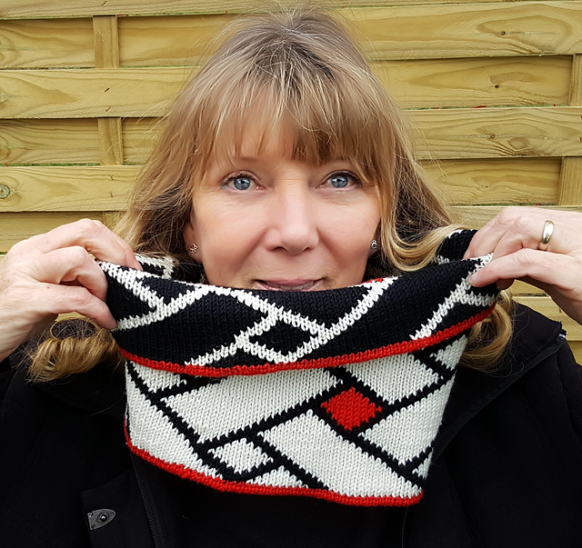 Rhomboid Cowl