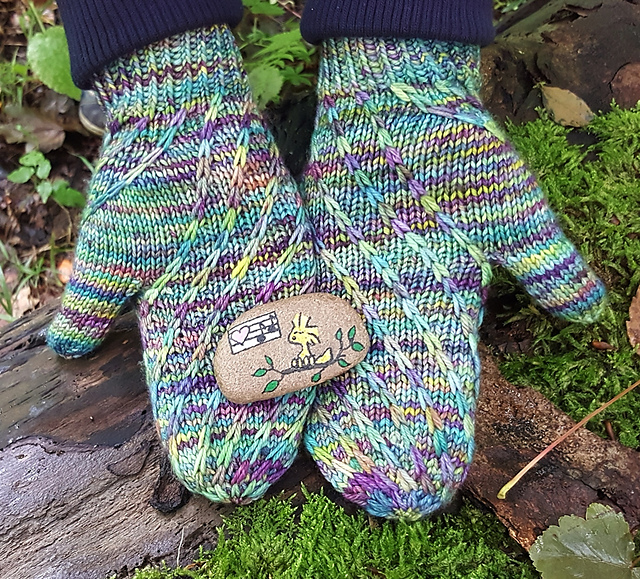 Chained Mittens