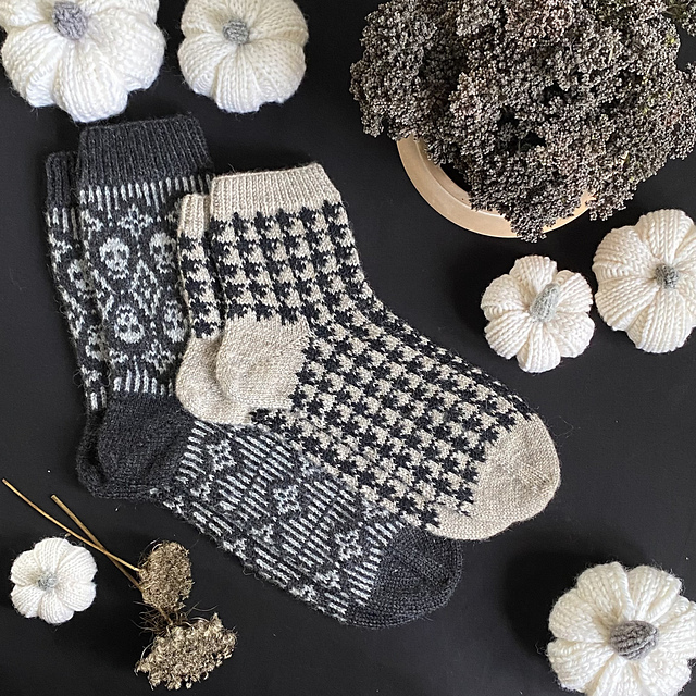 Skull and Bats Sock Set