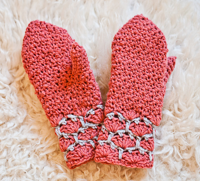 Ravelry Mittens pattern by Mon Petit Violon