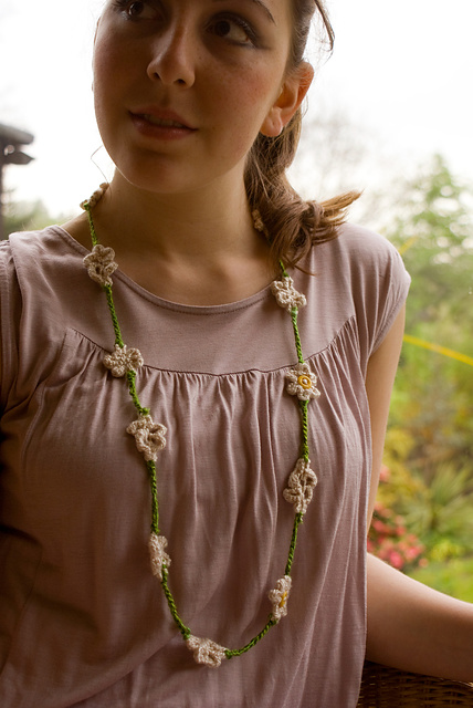 daisy chain necklace
