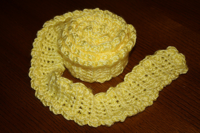 Easy Crocheted Shell Scarf