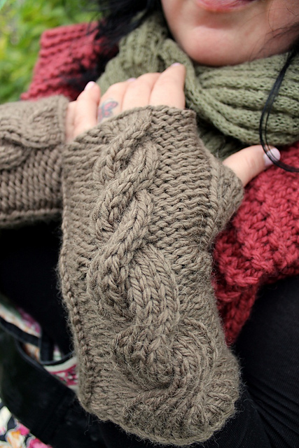 Creative Cable Gloves