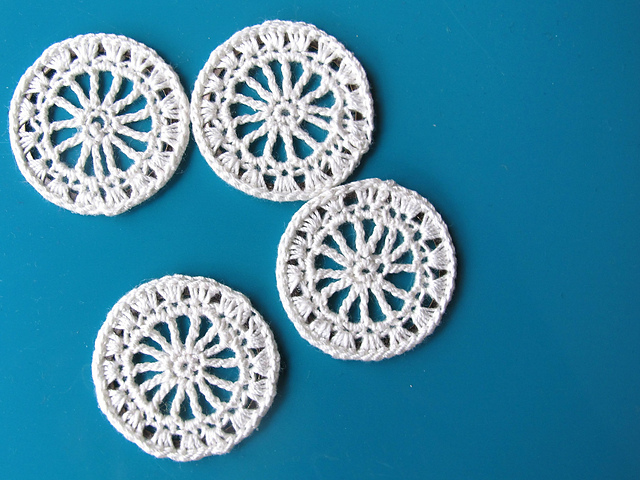 crocheted circle for jewelry