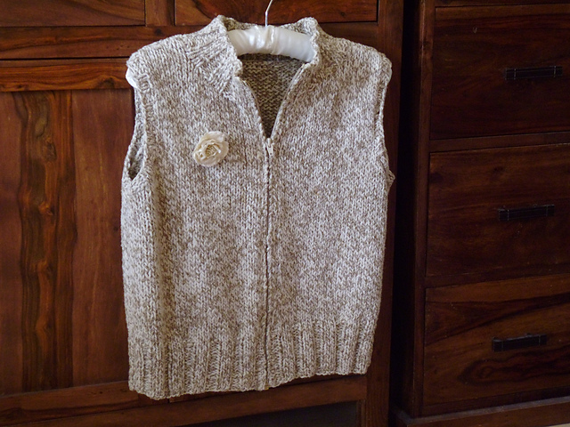 Sleeveless Gilet / Zippered Vest