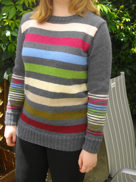 30 Striped sweater, removable collar