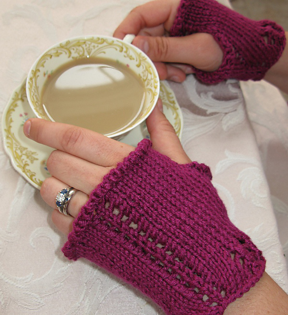 Lady Knittley's fabulous Fingerless Flying Gloves