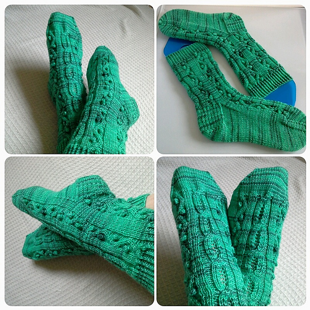 Pea Pod Burgundy Socks