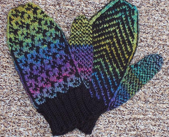A'ishah Folk Mitten