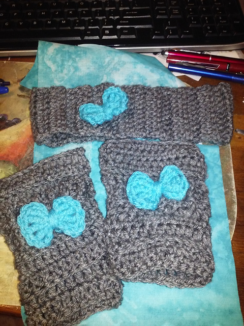 Fingerless Mittens with Bow
