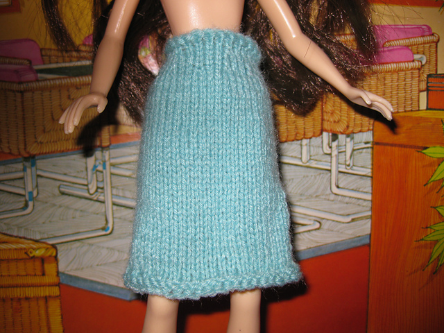 Lois - 2 Needle Slim Skirt