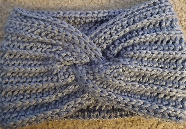 Easy Peasy Twisted Earwarmer