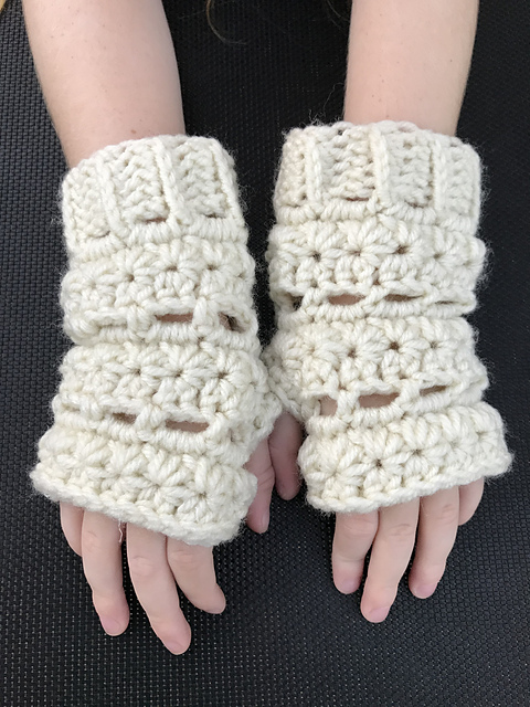 Highclere Fingerless Gloves