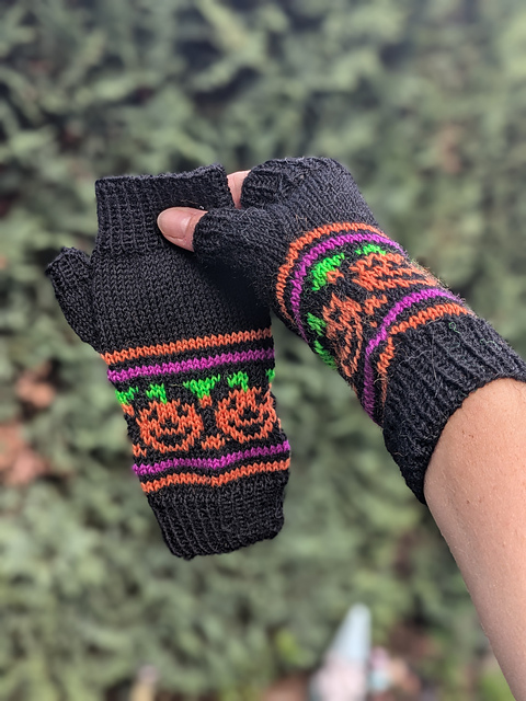 Pumpkin Smile Mitts