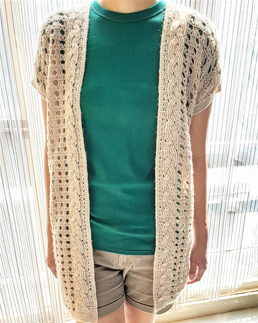 りん　Herlipto Annelise Knit Cardigan Ravelry: Annelise Cardigan pattern by msjesschika