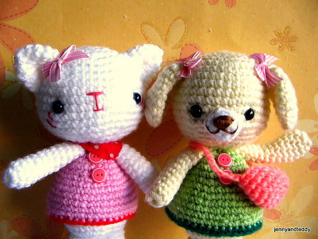 amigurumi Emma bear and Emily kitten