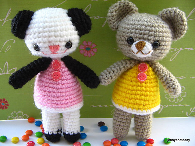 amigurumi Amanda bear and Annie panda
