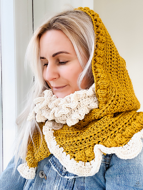 Leena hooded cowl