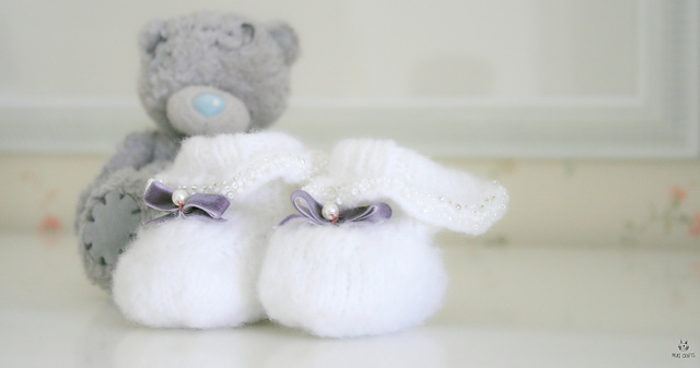 Sade newborn booties