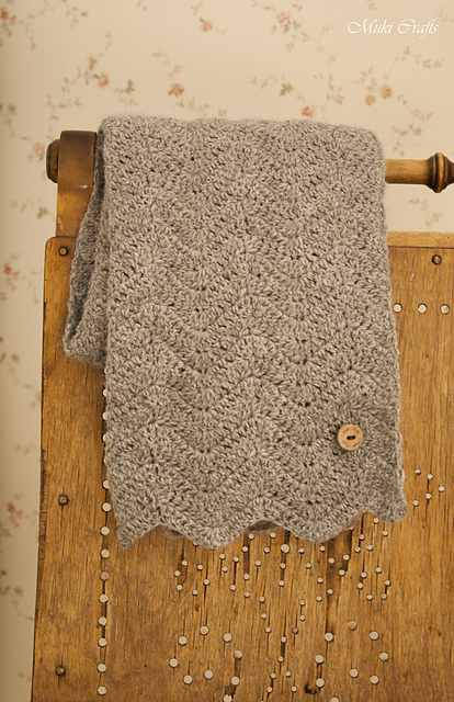 Sandy chevron scarf