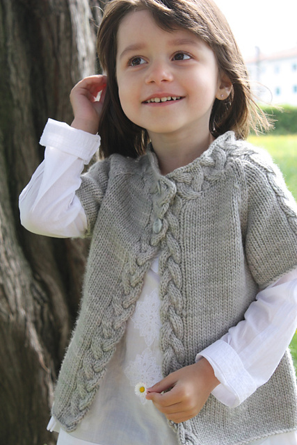 La petite veste à torsades enfant Compiègne
