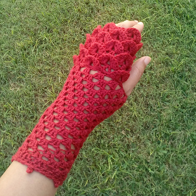 Crocodile Fingerless Gloves