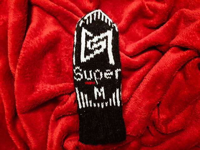 SuperM mittens