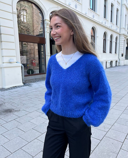 Ravelry: Newbie Sweater V-Neck pattern by Dreamknit