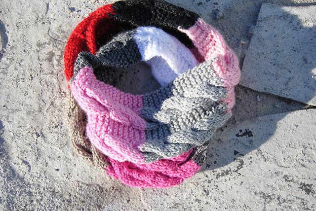 Ravelry: Infinity Cabled Cowl pattern by Lisa Vanilla