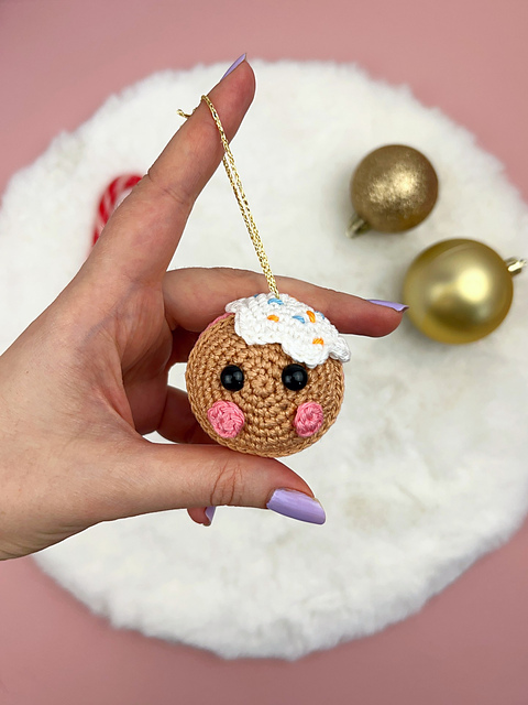 Lady Gingerbread Macaron