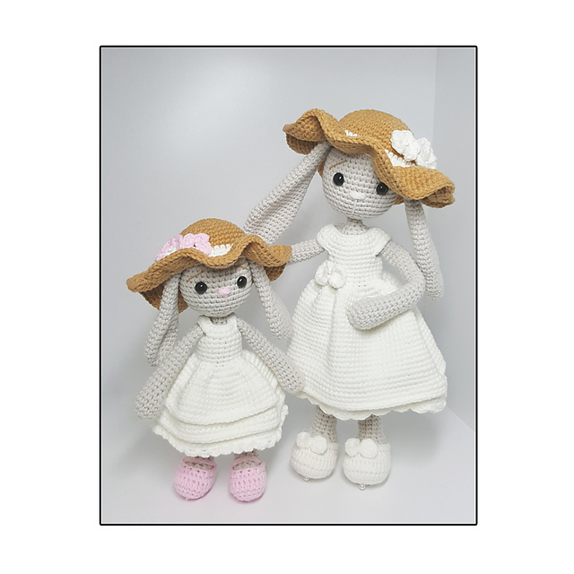 Amigurumi mom and baby bunny