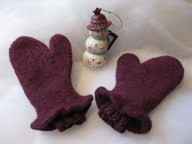 Ruffled-Cuff Mittens