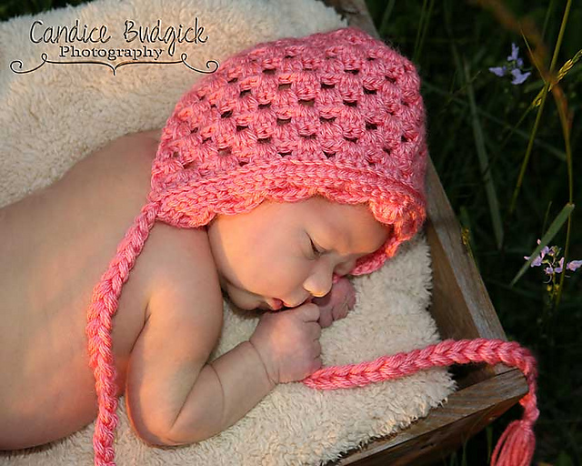Vintage Bonnet with Scallop Edge