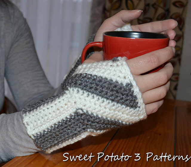 Diagonal Stripes Fingerless Gloves