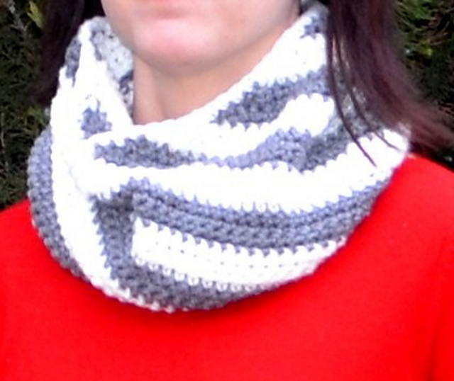 Diagonal Stripes Cowl