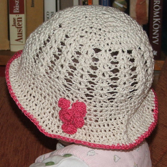 Rosebud hat