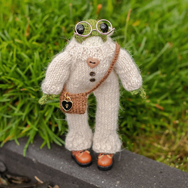 Ravelry: Onesies Pajamas for Knitted Frog pattern by Nadiia Nychyporuk