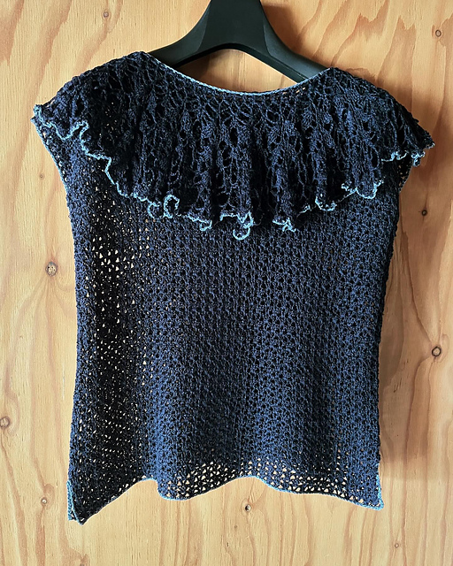 p.06 Frilly Neck Vest