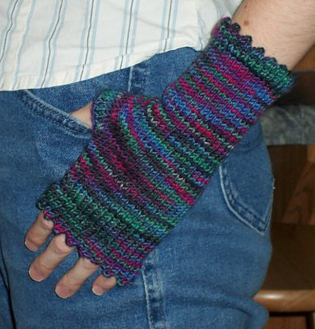 Picot Edged Fingerless Mitts