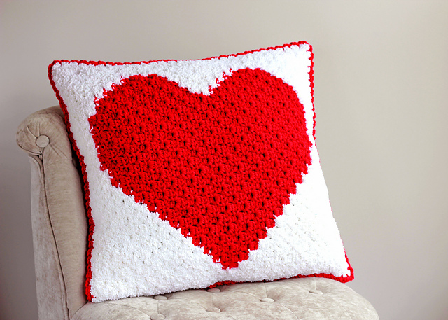Heart C2C Sherpa Pillow