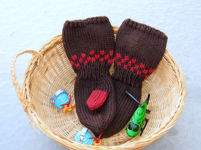 Mitts with Checkered Gauntlets