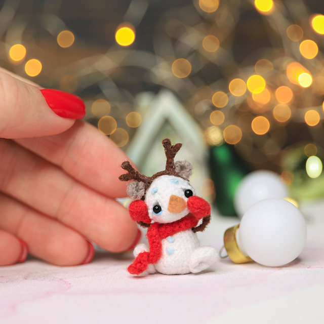 Miniature snowman
