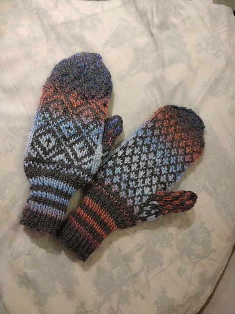 Hermine Colorwork Mittens