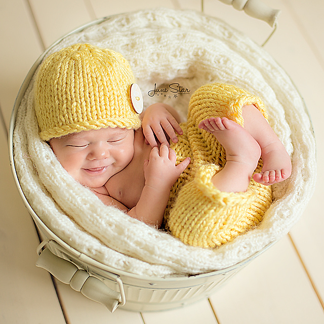 Ravelry Baby Hat and Pants pattern by Natalya1905